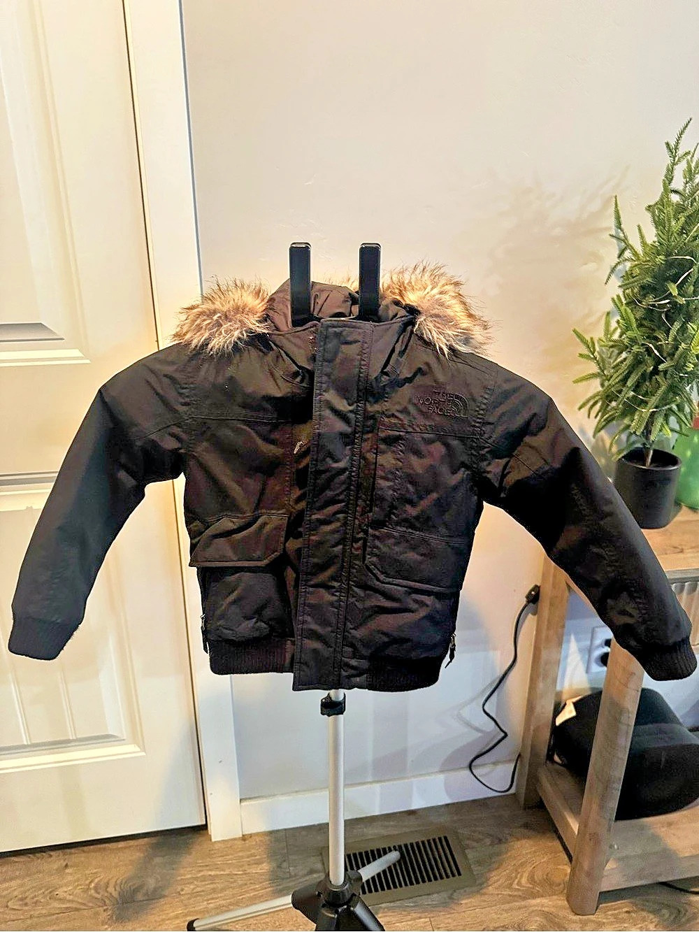 The North Face Kids Gotham Jacket Black Puffer Coat size xxs or size 5